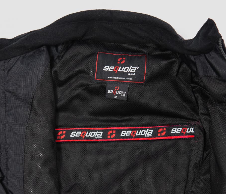 Chaqueta Impermeable con Protecciones Removibles Certificadas Unisex vista lateral equipamiento moto