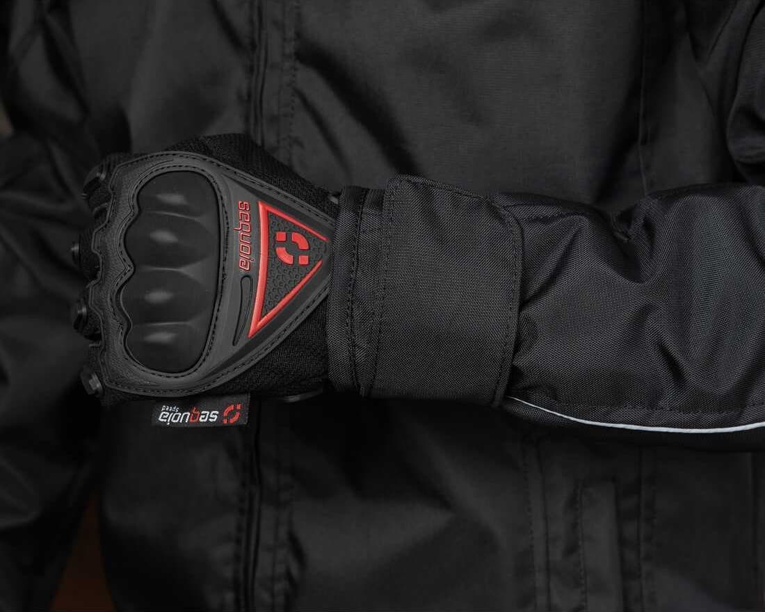 Guantes MX Negros con protección de nudillos vista lateral equipamiento moto