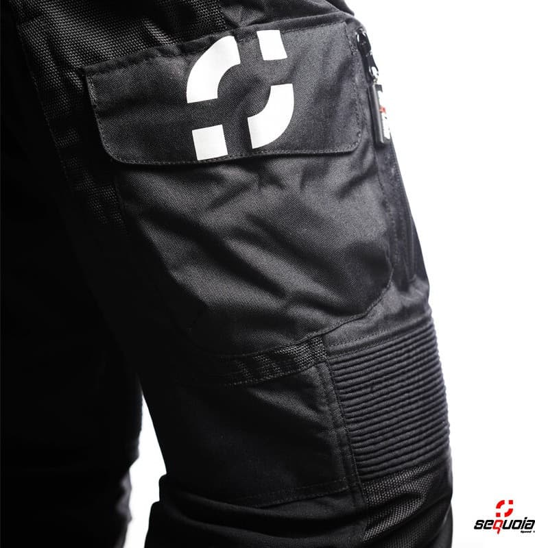 Pantalón GAS BLACK - Impermeable, Protecciones Certificadas Removibles, Material Antifricción