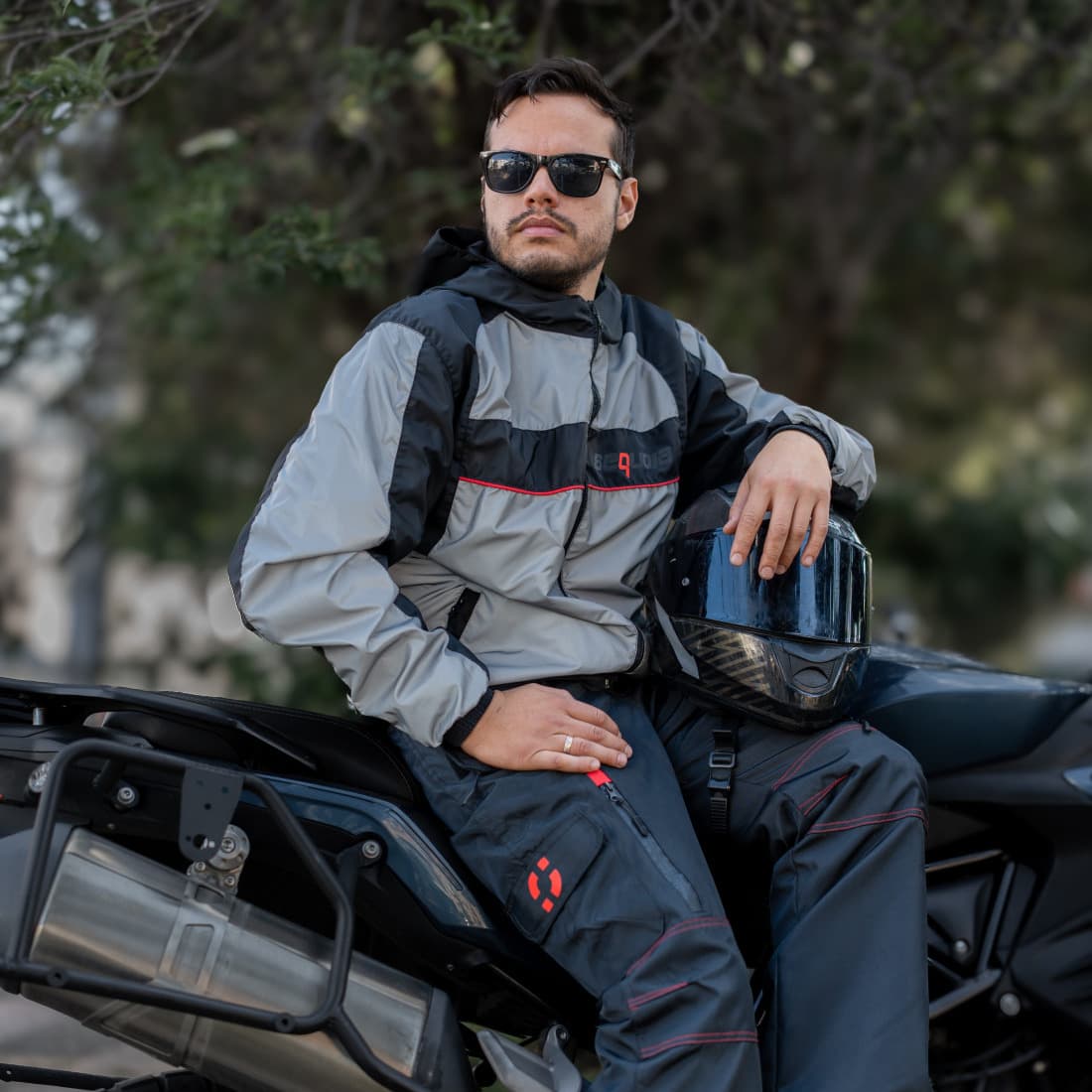 Chaqueta Reflectiva Doble Faz impermeable de Moto para Damas y Caballeros detalle material - Antifriccion impermeable