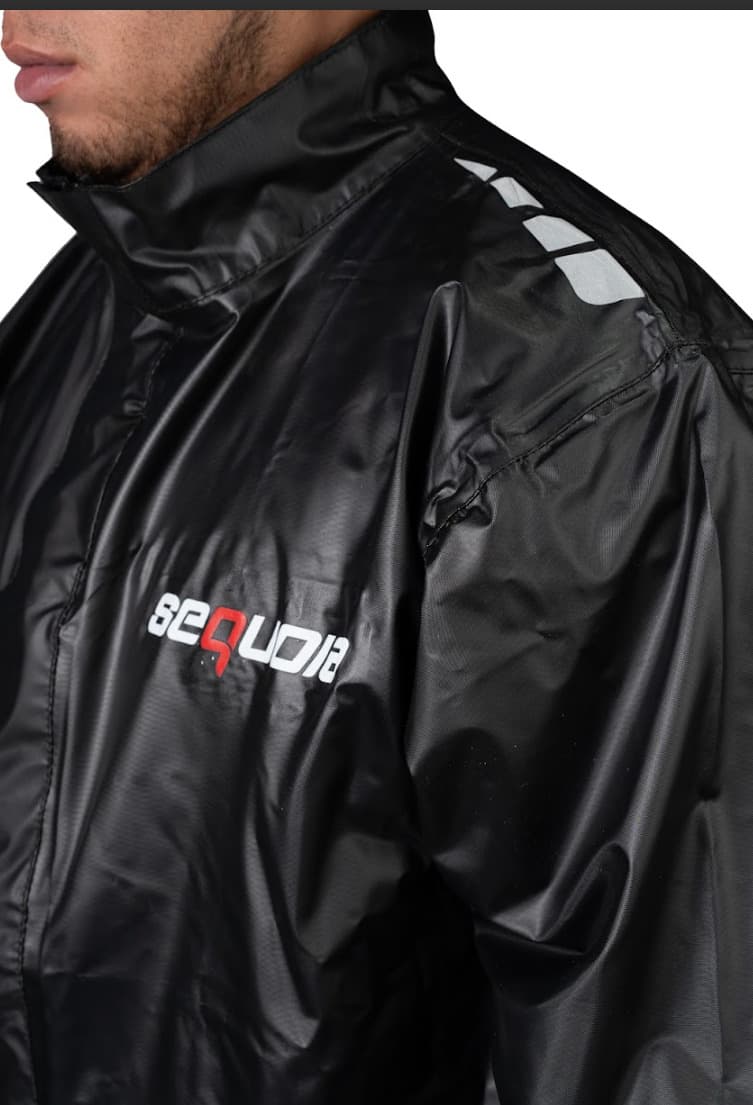 Impermeable tipo Sudadera Liviano Plegable detalle protecciones - Certificadas CE