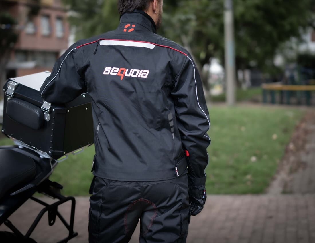 Traje anti fricción Black Pro  de Moto, Impermeable Sequoia Speed vista posterior - Proteccion para motociclista