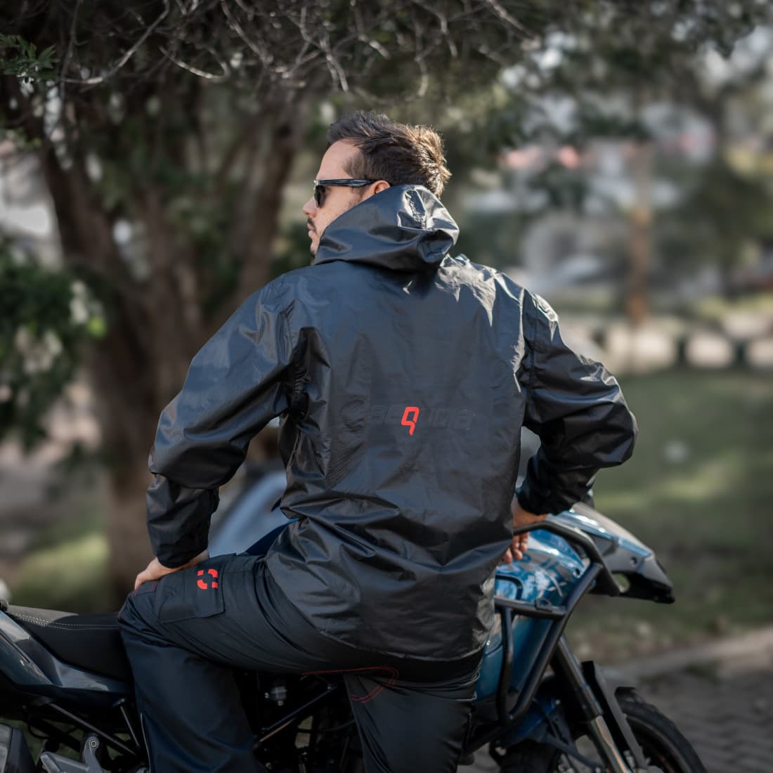Chaqueta Reflectiva Doble Faz impermeable de Moto para Damas y Caballeros vista posterior - Proteccion para motociclista