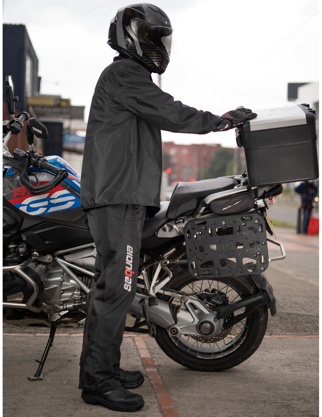 Traje Impermeable para Moto doble Refuerzo detalle costuras termoselladas