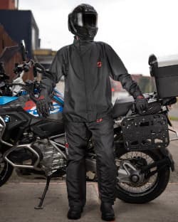 Combo Impermeable + Zapatones Sequoia Suela dura+ forro morral Moto+ guantes, Motociclismo vista frontal - Equipamiento mo...