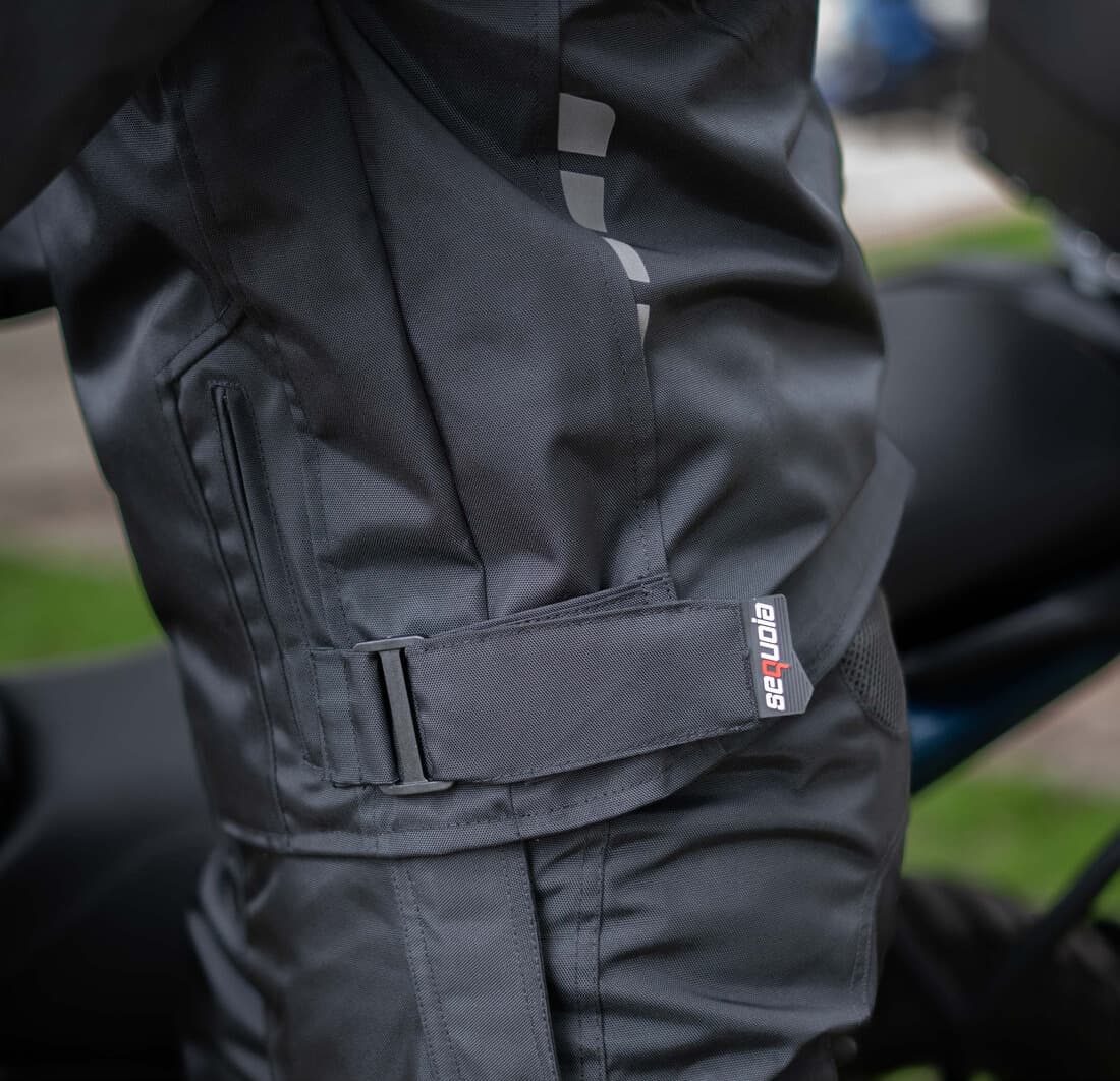Traje anti fricción Black Pro  de Moto, Impermeable Sequoia Speed detalle protecciones - Certificadas CE