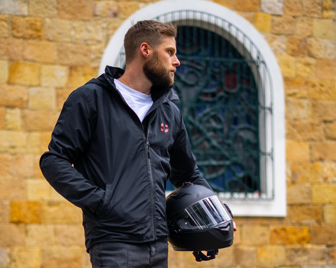 Chaqueta Impermeable con Protecciones Removibles Certificadas Unisex ajuste y cierre de seguridad