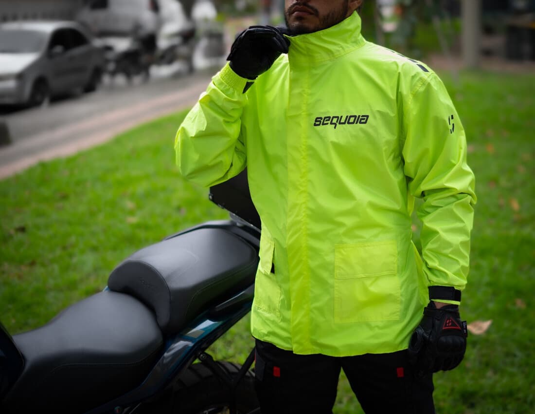 Combo Impermeable Hydra + Zapatones Sequoia Suela dura+ forro morral Moto, Motociclismo detalles reflectivos alta visibilidad