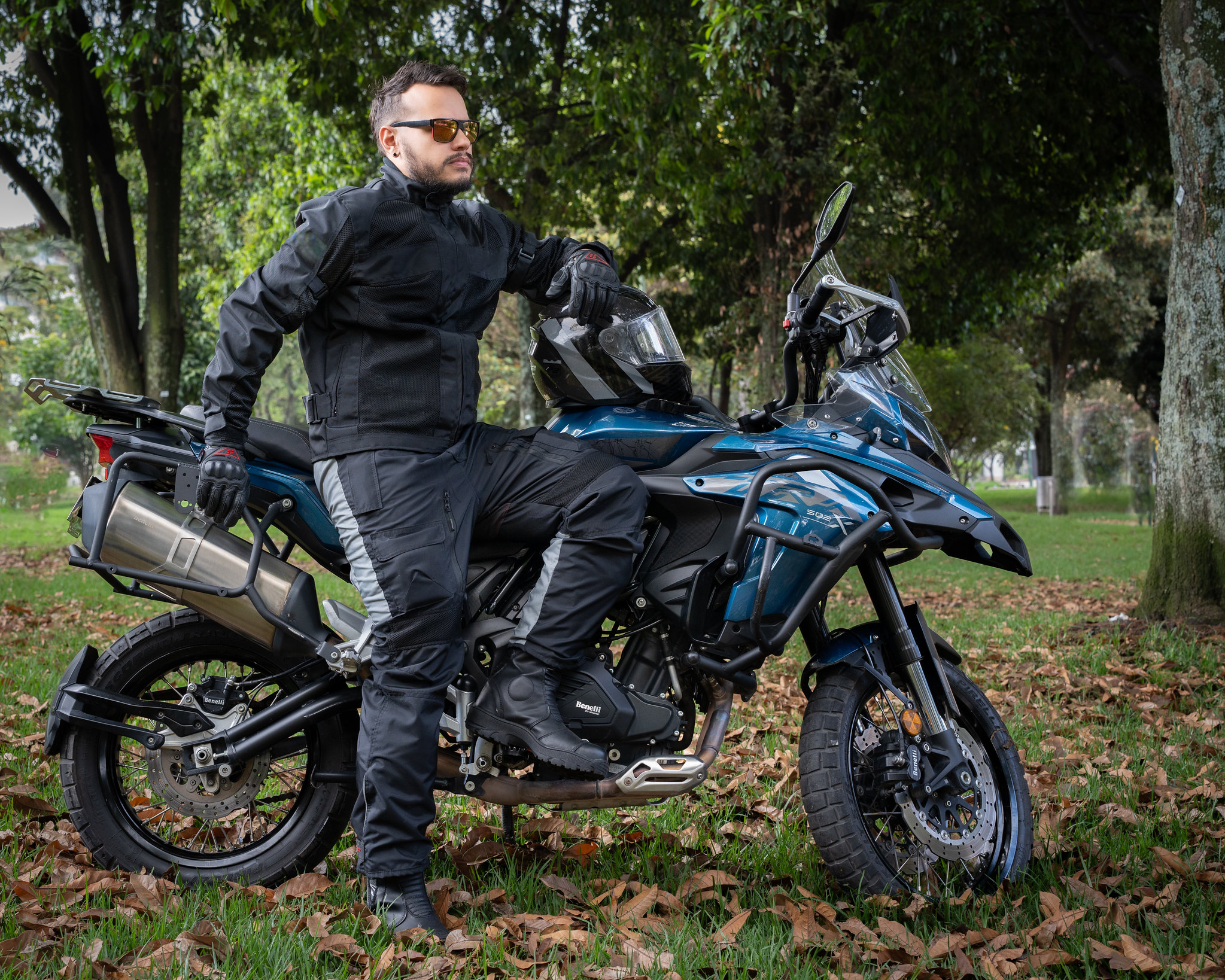 Motociclista equipado con traje antifriccion Sequoia Speed